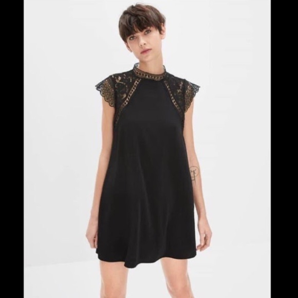 Short lace dress